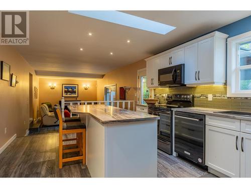 2504 14Th  Avenue, Castlegar, BC - Indoor Photo Showing Kitchen