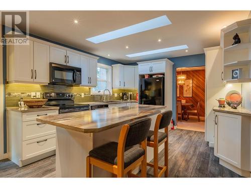 2504 14Th  Avenue, Castlegar, BC - Indoor Photo Showing Kitchen