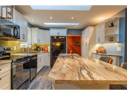 2504 14Th  Avenue, Castlegar, BC - Indoor Photo Showing Kitchen