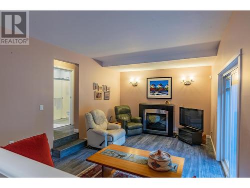 2504 14Th  Avenue, Castlegar, BC - Indoor Photo Showing Living Room With Fireplace