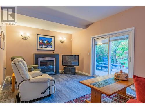 2504 14Th  Avenue, Castlegar, BC - Indoor Photo Showing Living Room With Fireplace