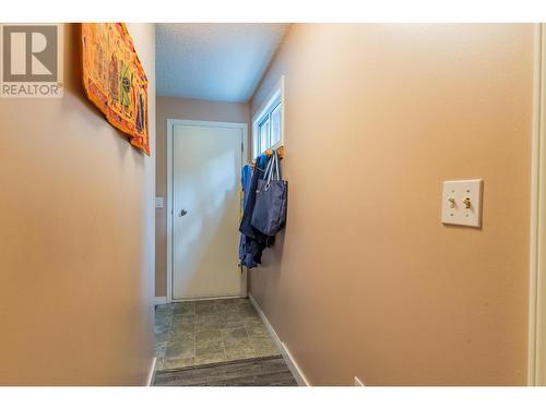 2504 14Th  Avenue, Castlegar, BC - Indoor Photo Showing Other Room