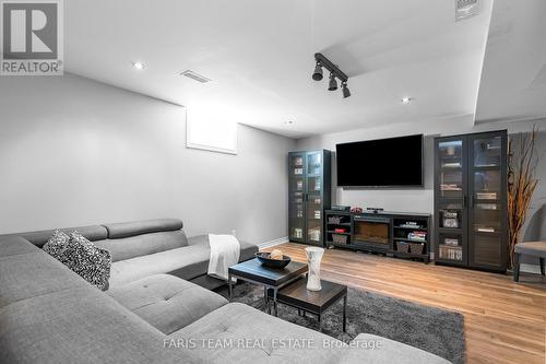 109 Ruffet Drive, Barrie (Edgehill Drive), ON - Indoor Photo Showing Living Room