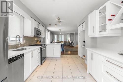 109 Ruffet Drive, Barrie, ON - Indoor Photo Showing Kitchen With Upgraded Kitchen