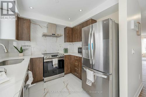 56 - 5030 Heatherleigh Avenue, Mississauga (East Credit), ON - Indoor Photo Showing Kitchen With Stainless Steel Kitchen With Upgraded Kitchen