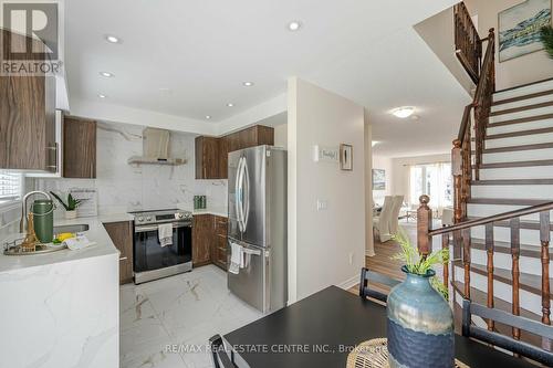 56 - 5030 Heatherleigh Avenue, Mississauga (East Credit), ON - Indoor Photo Showing Kitchen With Stainless Steel Kitchen With Upgraded Kitchen