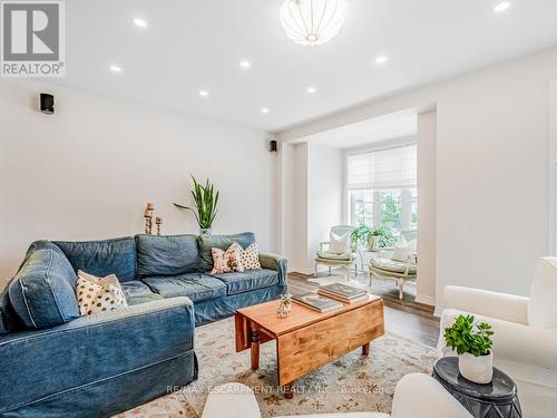 3357 Carding Mill Trail, Oakville, ON - Indoor Photo Showing Living Room