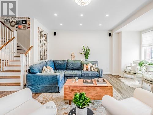 3357 Carding Mill Trail, Oakville, ON - Indoor Photo Showing Living Room