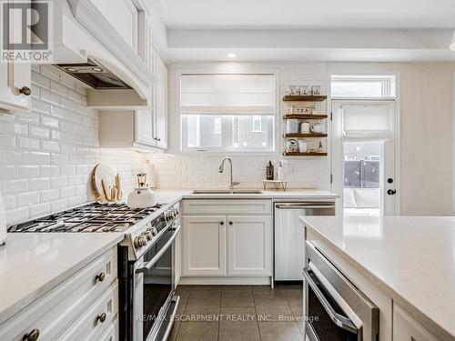 3357 Carding Mill Trail, Oakville, ON - Indoor Photo Showing Kitchen With Upgraded Kitchen