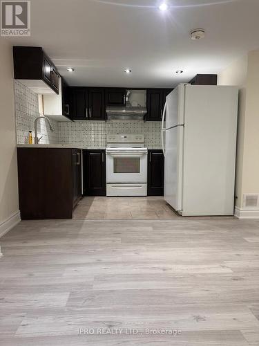 Bsmt - 15 Baby Pointe Trail, Brampton, ON - Indoor Photo Showing Kitchen