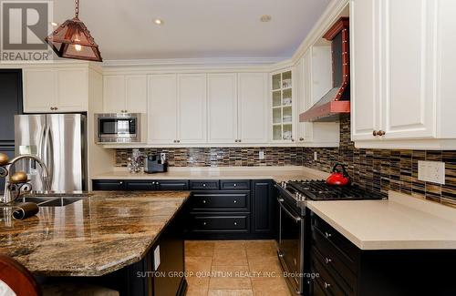 3106 Cardross Court, Oakville, ON - Indoor Photo Showing Kitchen With Double Sink With Upgraded Kitchen