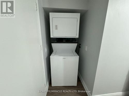 13 - 18 Bay Breeze Drive, Brampton, ON - Indoor Photo Showing Laundry Room