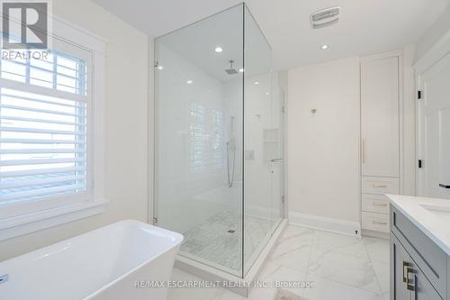 42 Bowshelm Court, Mississauga, ON - Indoor Photo Showing Bathroom