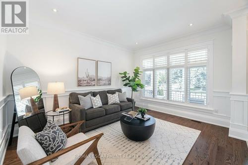 42 Bowshelm Court, Mississauga, ON - Indoor Photo Showing Living Room