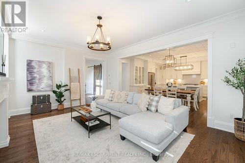 42 Bowshelm Court, Mississauga, ON - Indoor Photo Showing Living Room