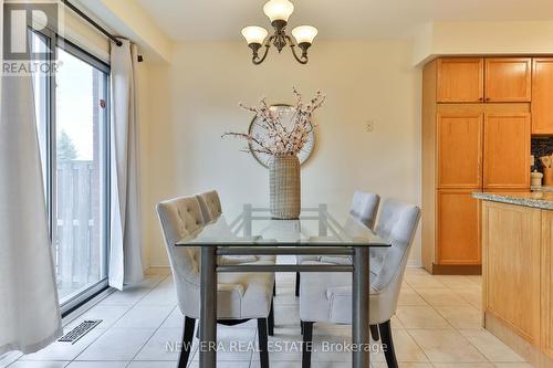 6113 Rowers Crescent, Mississauga, ON - Indoor Photo Showing Dining Room