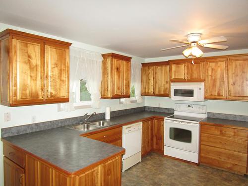 #1 - 6780 21St Street, Grand Forks, BC - Indoor Photo Showing Kitchen With Double Sink