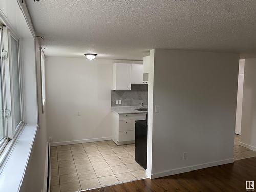 11045 129 St Nw, Edmonton, AB - Indoor