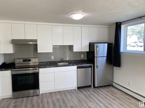 11045 129 St Nw, Edmonton, AB - Indoor Photo Showing Kitchen