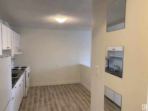 11045 129 St Nw, Edmonton, AB - Indoor