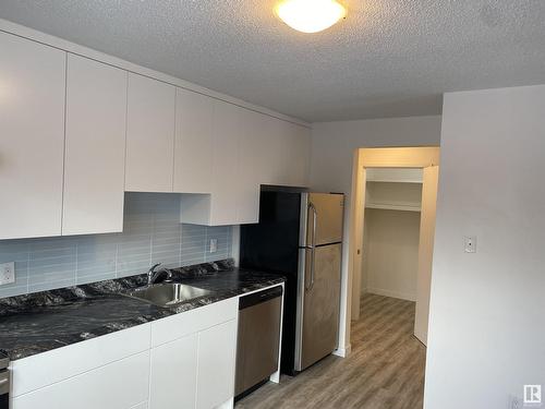 11045 129 St Nw, Edmonton, AB - Indoor Photo Showing Kitchen