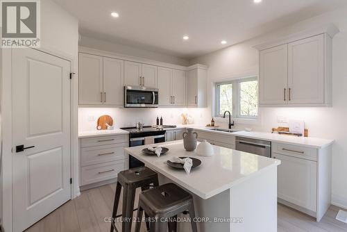 44 Greene Street, South Huron (Exeter), ON - Indoor Photo Showing Kitchen With Upgraded Kitchen