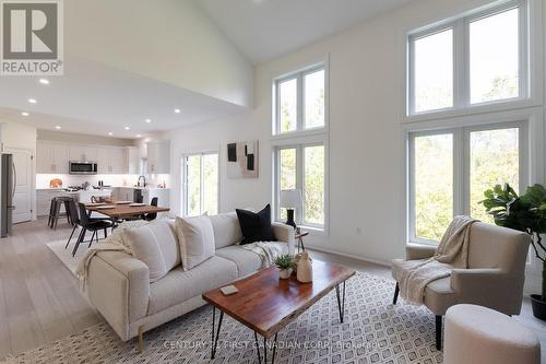 44 Greene Street, South Huron (Exeter), ON - Indoor Photo Showing Living Room