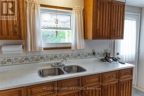 255 Highland Springs Street, Lambton Shores (Grand Bend), ON - Indoor Photo Showing Kitchen With Double Sink