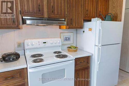 255 Highland Springs Street, Lambton Shores (Grand Bend), ON - Indoor Photo Showing Kitchen