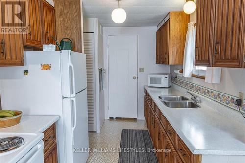 255 Highland Springs Street, Lambton Shores (Grand Bend), ON - Indoor Photo Showing Kitchen With Double Sink