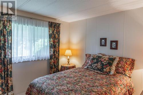 255 Highland Springs Street, Lambton Shores (Grand Bend), ON - Indoor Photo Showing Bedroom