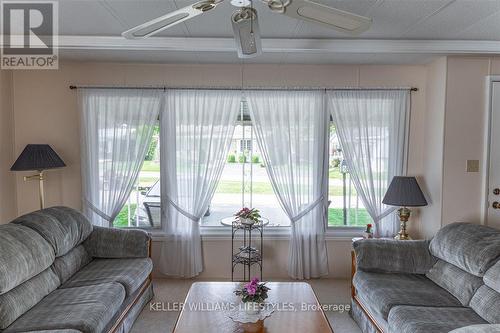 255 Highland Springs Street, Lambton Shores (Grand Bend), ON - Indoor Photo Showing Living Room