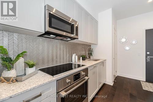 411 - 293 The Kingsway, Toronto (Edenbridge-Humber Valley), ON - Indoor Photo Showing Kitchen