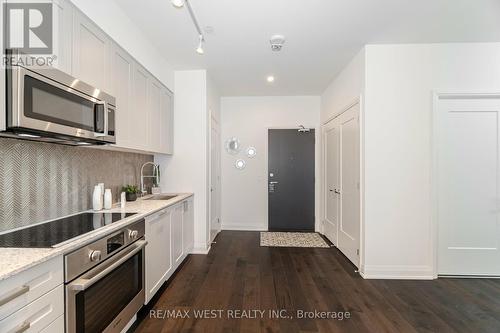 411 - 293 The Kingsway, Toronto (Edenbridge-Humber Valley), ON - Indoor Photo Showing Kitchen