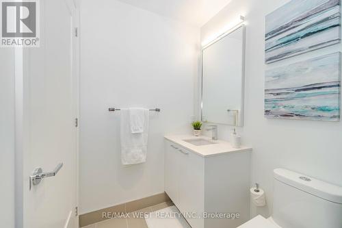 411 - 293 The Kingsway, Toronto (Edenbridge-Humber Valley), ON - Indoor Photo Showing Bathroom