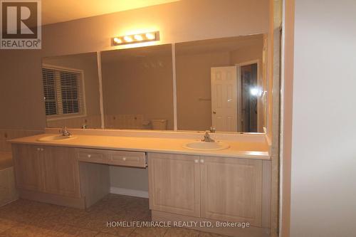 Upper - 94 Vintage Gate, Brampton (Fletcher'S Creek Village), ON - Indoor Photo Showing Bathroom