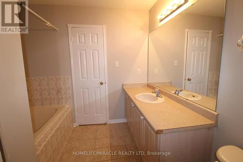 Upper - 94 Vintage Gate, Brampton (Fletcher'S Creek Village), ON - Indoor Photo Showing Bathroom