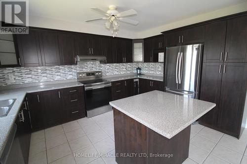 Upper - 94 Vintage Gate, Brampton, ON - Indoor Photo Showing Kitchen With Double Sink With Upgraded Kitchen