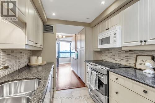 1410 - 1300 Bloor Street, Mississauga (Applewood), ON - Indoor Photo Showing Kitchen With Upgraded Kitchen