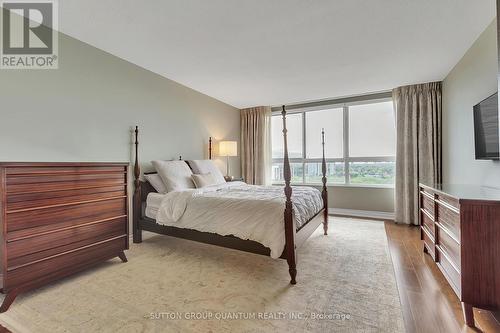 1410 - 1300 Bloor Street, Mississauga (Applewood), ON - Indoor Photo Showing Bedroom