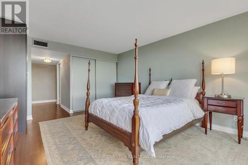 1410 - 1300 Bloor Street, Mississauga (Applewood), ON - Indoor Photo Showing Bedroom