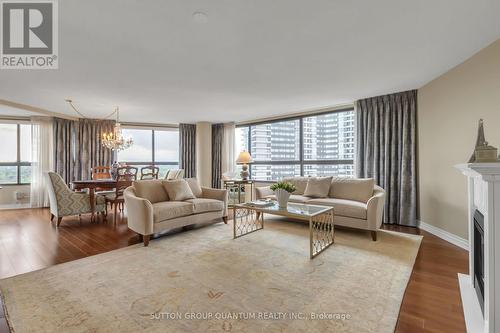 1410 - 1300 Bloor Street, Mississauga (Applewood), ON - Indoor Photo Showing Living Room