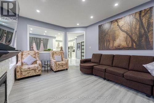 373 Sunny Meadow Boulevard, Brampton, ON - Indoor Photo Showing Living Room