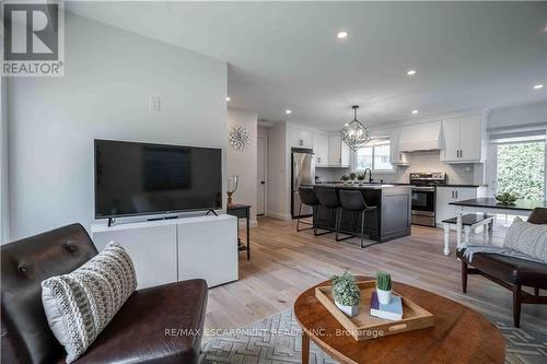 26 Elkwood Drive, Hamilton, ON - Indoor Photo Showing Living Room