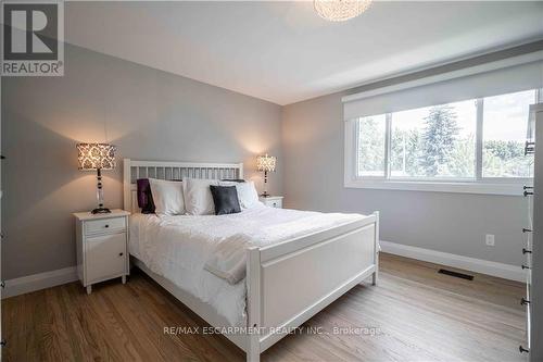 26 Elkwood Drive, Hamilton, ON - Indoor Photo Showing Bedroom