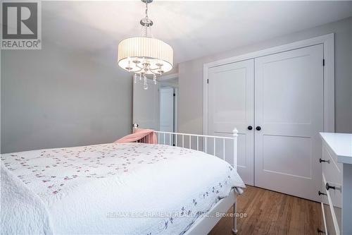 26 Elkwood Drive, Hamilton, ON - Indoor Photo Showing Bedroom