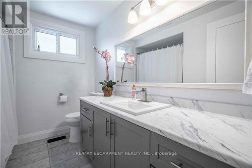 26 Elkwood Drive, Hamilton (Rolston), ON - Indoor Photo Showing Bathroom