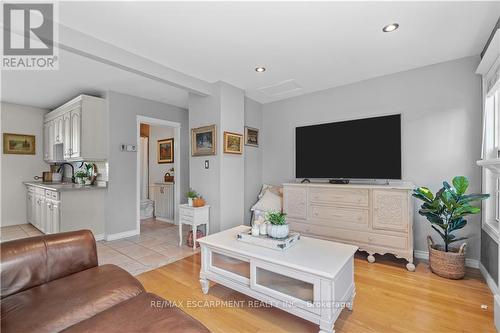 48 Sandra Street, Brantford, ON - Indoor Photo Showing Living Room