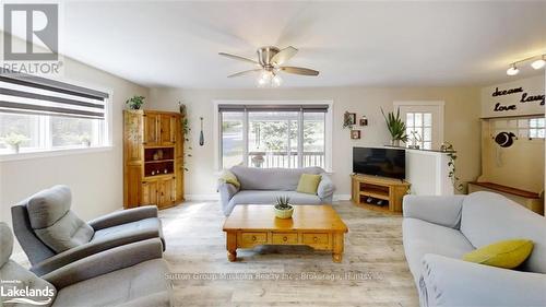 705 Old North Road, Huntsville (Chaffey), ON - Indoor Photo Showing Living Room