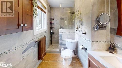 705 Old North Road, Huntsville (Chaffey), ON - Indoor Photo Showing Bathroom